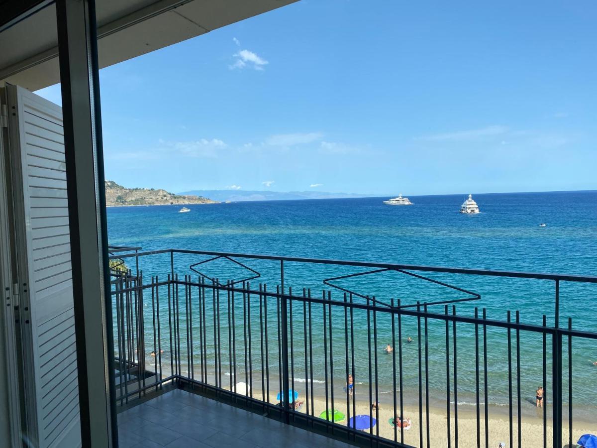 La Mansarda Lägenhet Giardini Naxos Exteriör bild