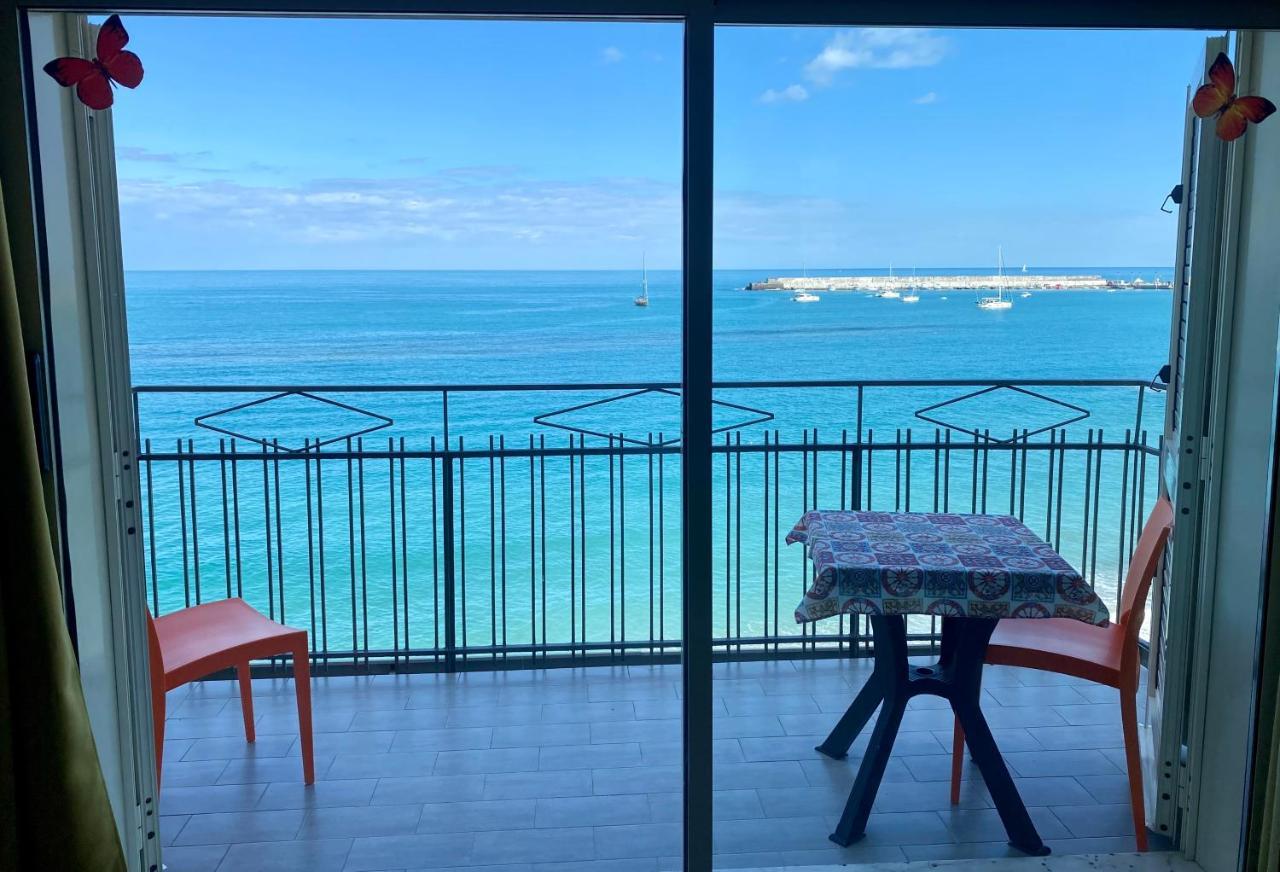 La Mansarda Lägenhet Giardini Naxos Exteriör bild