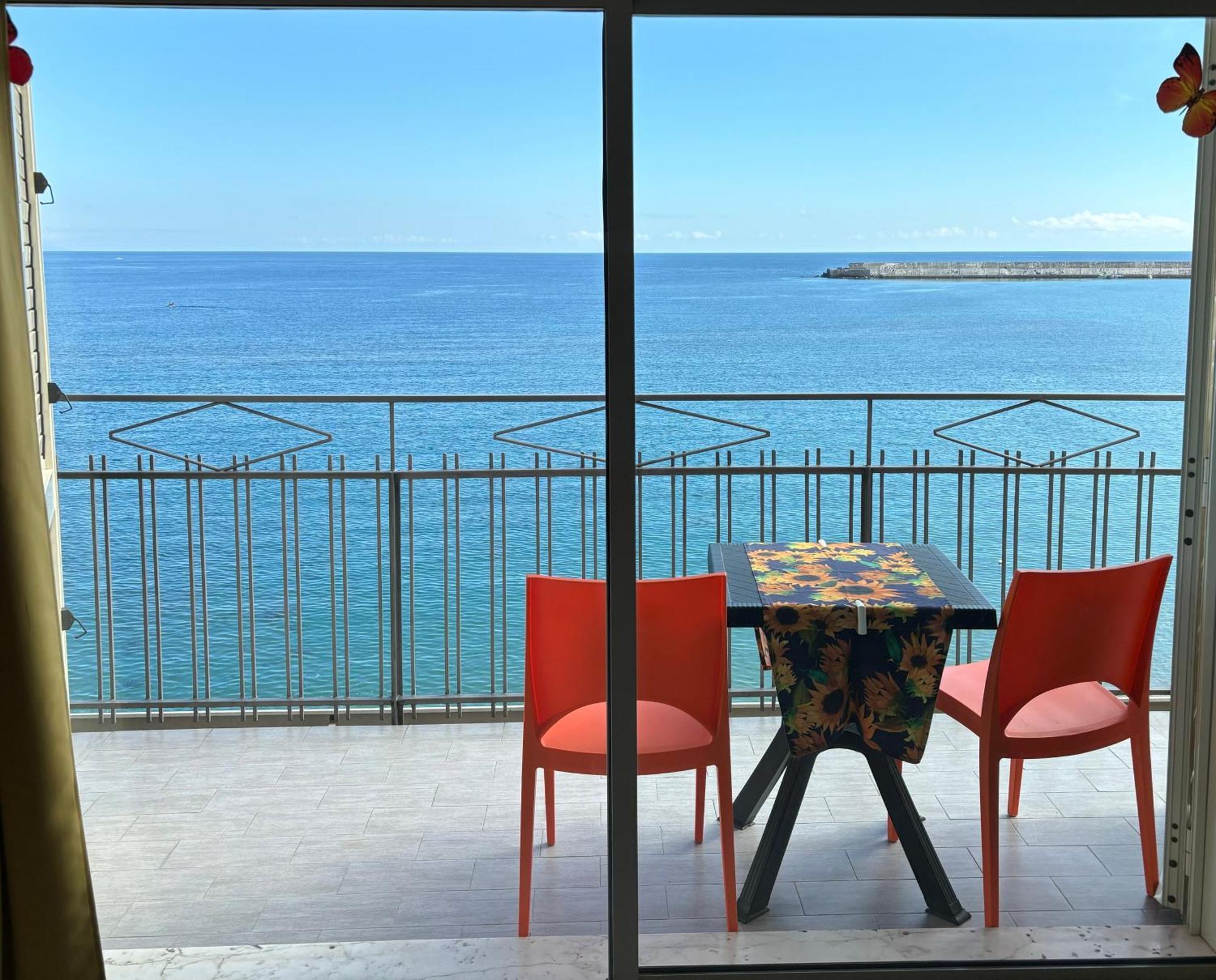 La Mansarda Lägenhet Giardini Naxos Exteriör bild