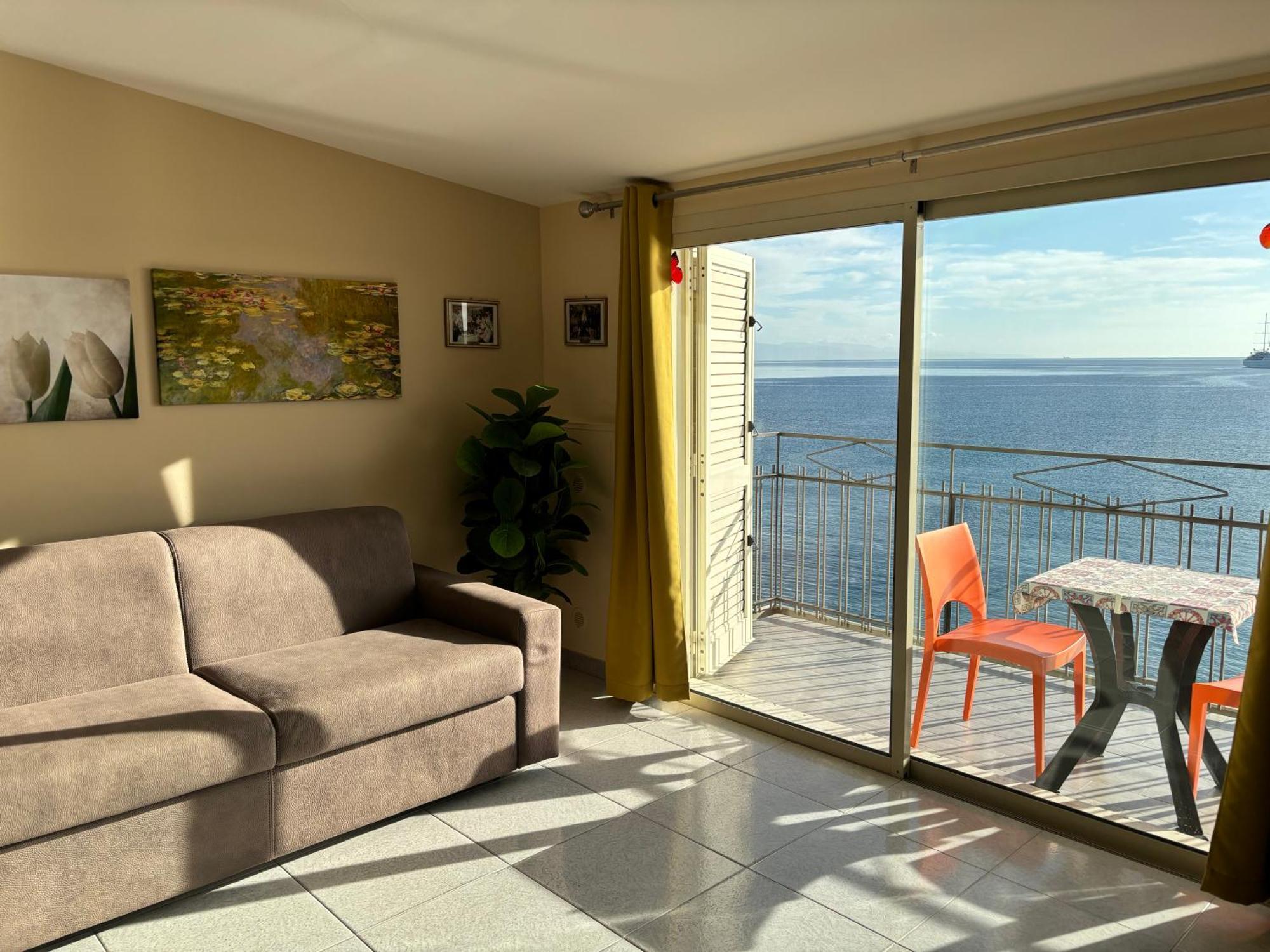 La Mansarda Lägenhet Giardini Naxos Exteriör bild