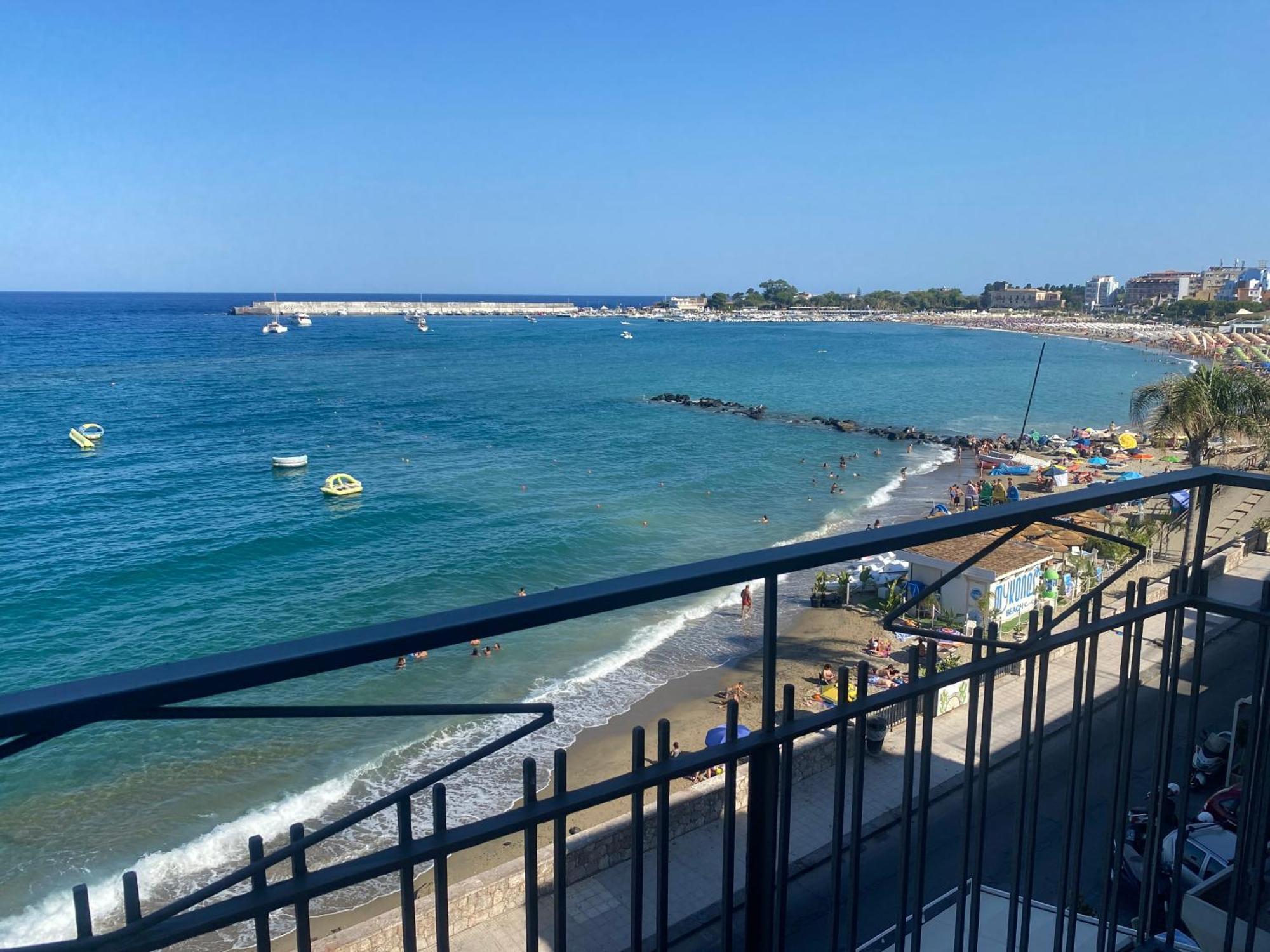 La Mansarda Lägenhet Giardini Naxos Exteriör bild