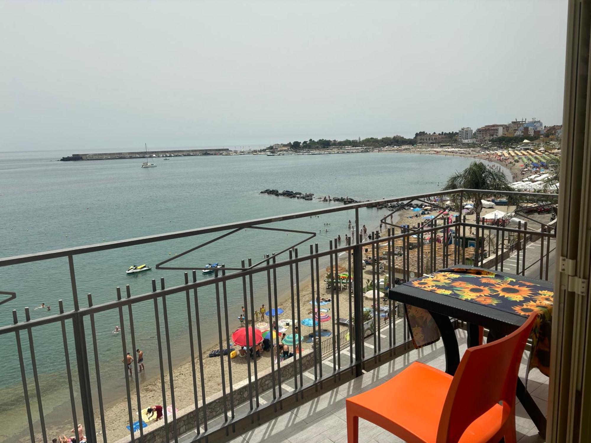 La Mansarda Lägenhet Giardini Naxos Exteriör bild