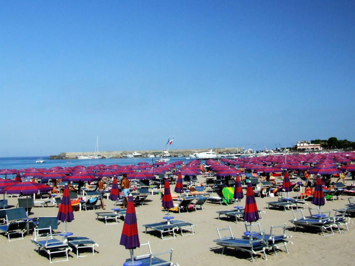 La Mansarda Lägenhet Giardini Naxos Exteriör bild